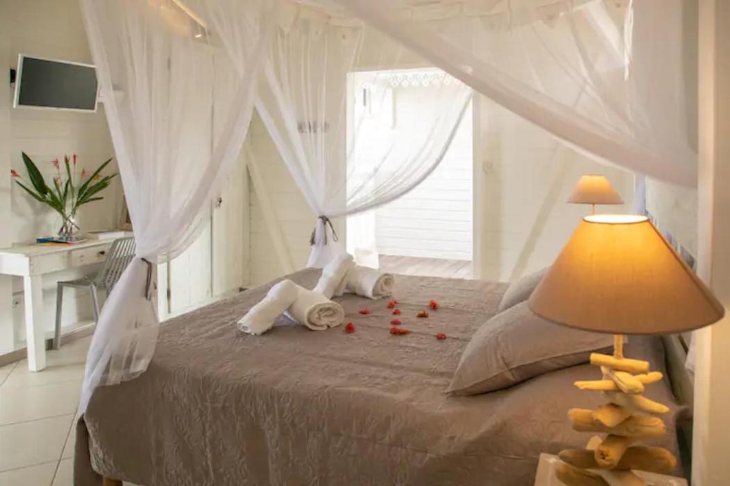Bungalow Vanille Pacane - Vue Mer Avec Spa Prive Les Trois-Ilets Exteriör bild